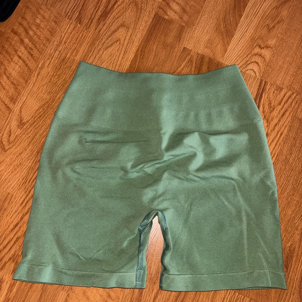 Alphalete Amplify Shorts - Green